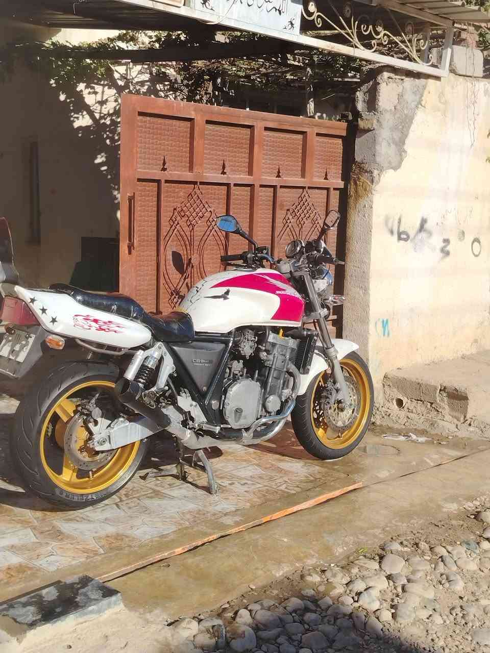 سيبي فور 1000 للبيع
دراجه كفاله عامه كير محرك كفاله محرك جديد ما مفتوح شلعته تشك الكاع شك المعدل طيران تعبر ال ١٨٠ دراجه بلاديه ونضيفه مرتبه وحلوه بشكل سعره مليون و ٨٥٠ بيه مجال لشراي مكان ديالى بعقوبه رقم الهاتف للاستفسار ***********
