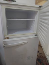 ثلاجه • نضيفه • سعر مناسب