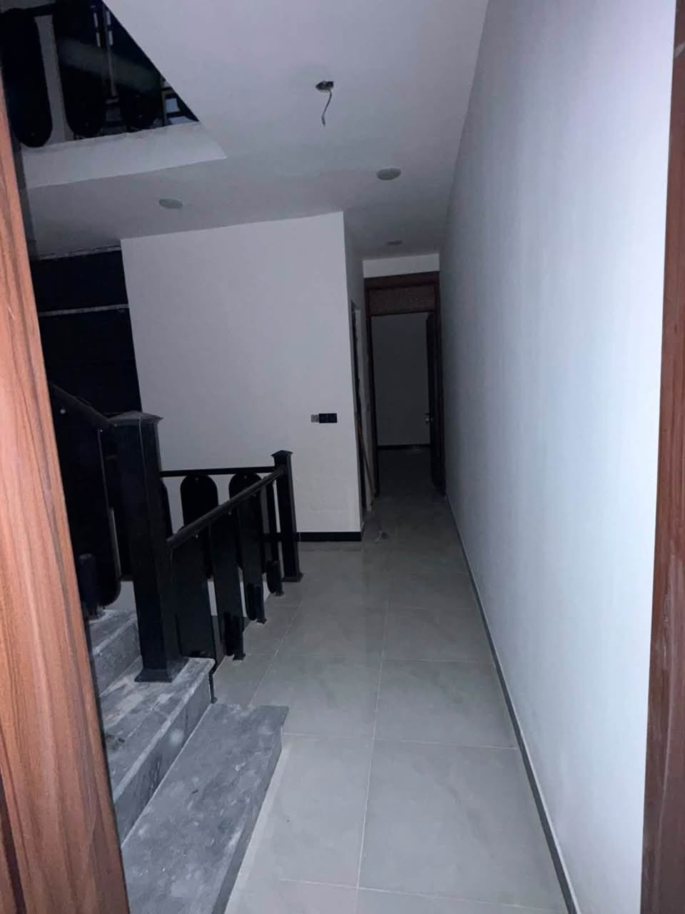 دار إلى الايجار المساحة 80 متر يتكون من 3 غرف نوم + صاله + استقبال + مطبخ + صحيات 🏠 العنوان بغداد الدوره مدخل البوعيثه مجمع شواطئ دجله شارع حلويات الحمداني قرب المدارس السعر 💵 (600) قفل الاستفسار 📲 ( *********** )
