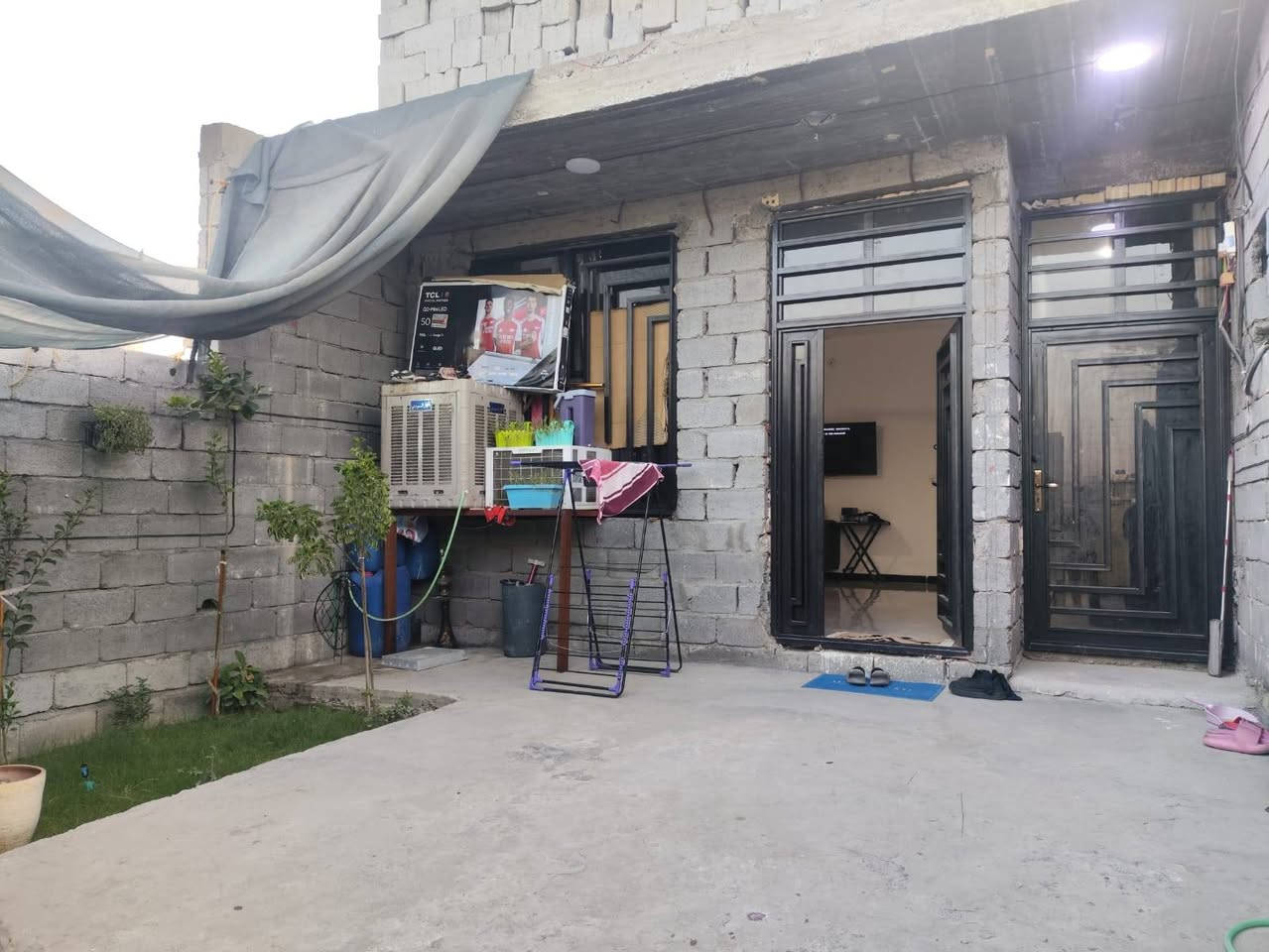سلام عليكم بيت في هورجب شارع شحاذه المساحه 150 متر غرفه نوم واستقبال وصاله وحمام داخل خارج ومطبخ داخل الصاله سعره 77 مليون سعر جدا مناسب وقابل لتفاوض للاستفسار مراسله الصفحه او الاتصال بالرقم التالي ***********
