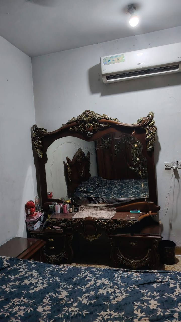 سلام عليكم غرفه للبيع سعره 350/***********
