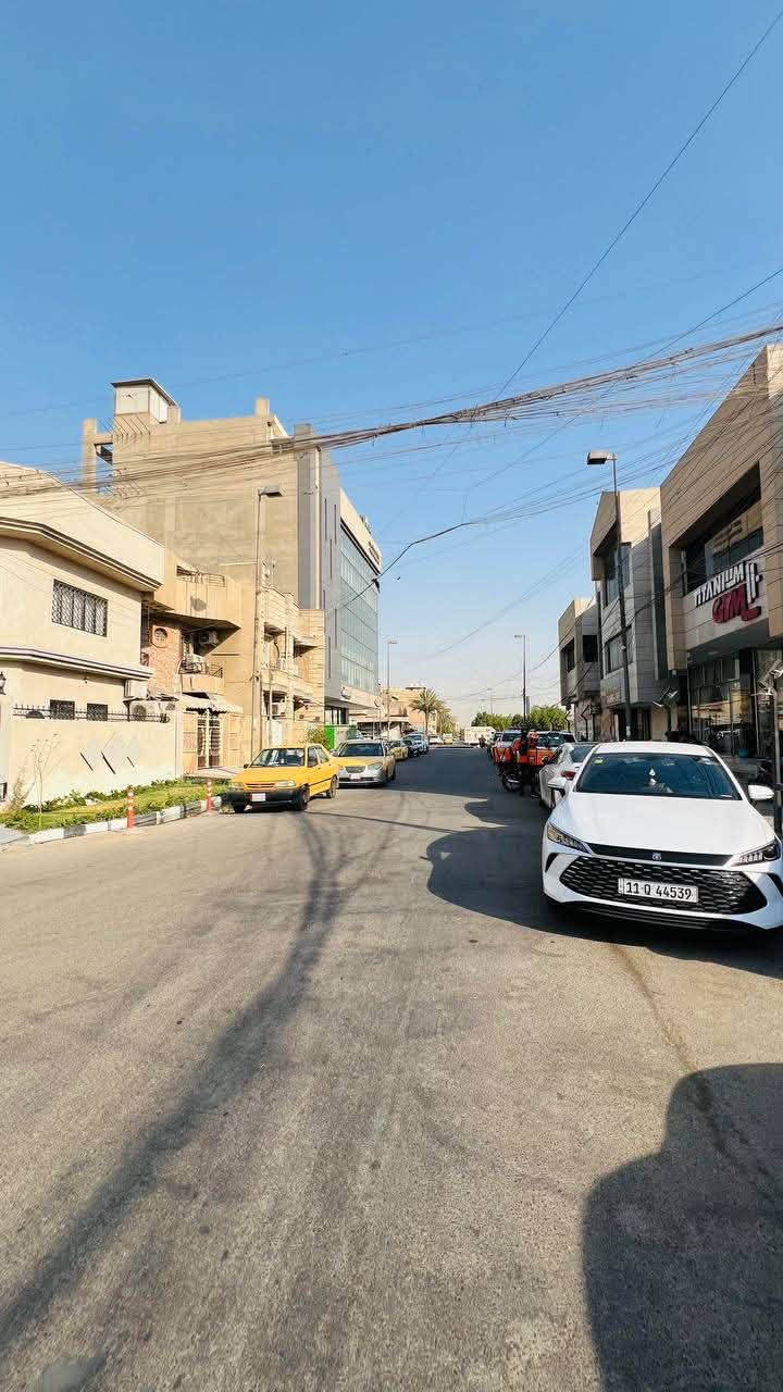 مكتب الودق للعقار
بناية ركن للبيع العنوان شارع فلسطين محلة 506
المساحه 120 واجهة 8 نزال 15
مكونة من ثلاث طوابق 
الطابق الأرضي مكون من صالة و مطبخ و خدمات و غرفتين نوم 
والطابق الأول كذالك 
والطابق الثاني مكون من وحدتان سكنيه كل وحده مكونه من 
صاله ومطبخ وخدمات و غرفة نوم 
للاستفسار ***********
خليفة التميمي
