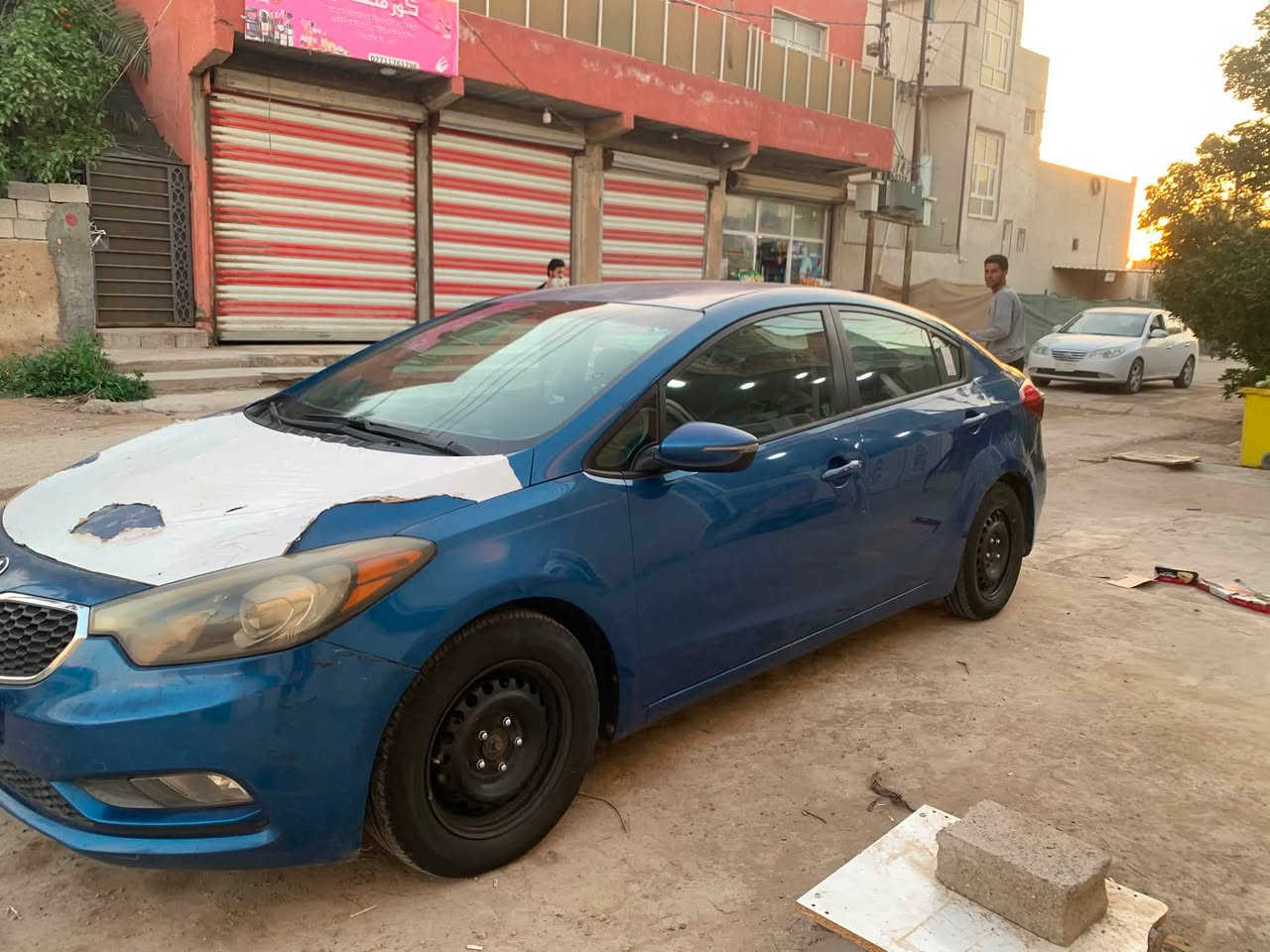 سلام عليكم فورتي موديل 14 سياره خير من الله مكينه كير كفاله سياره سونار كدامك وقبل كم يوم صار بيها حادث بل اهلال بعدني مصابغه حادثها مال امريكا جاملغ خلفي سياره تخم تاير جديد صدر جديد مكينه دوش. سعر 90 وبيها مجال ***********
