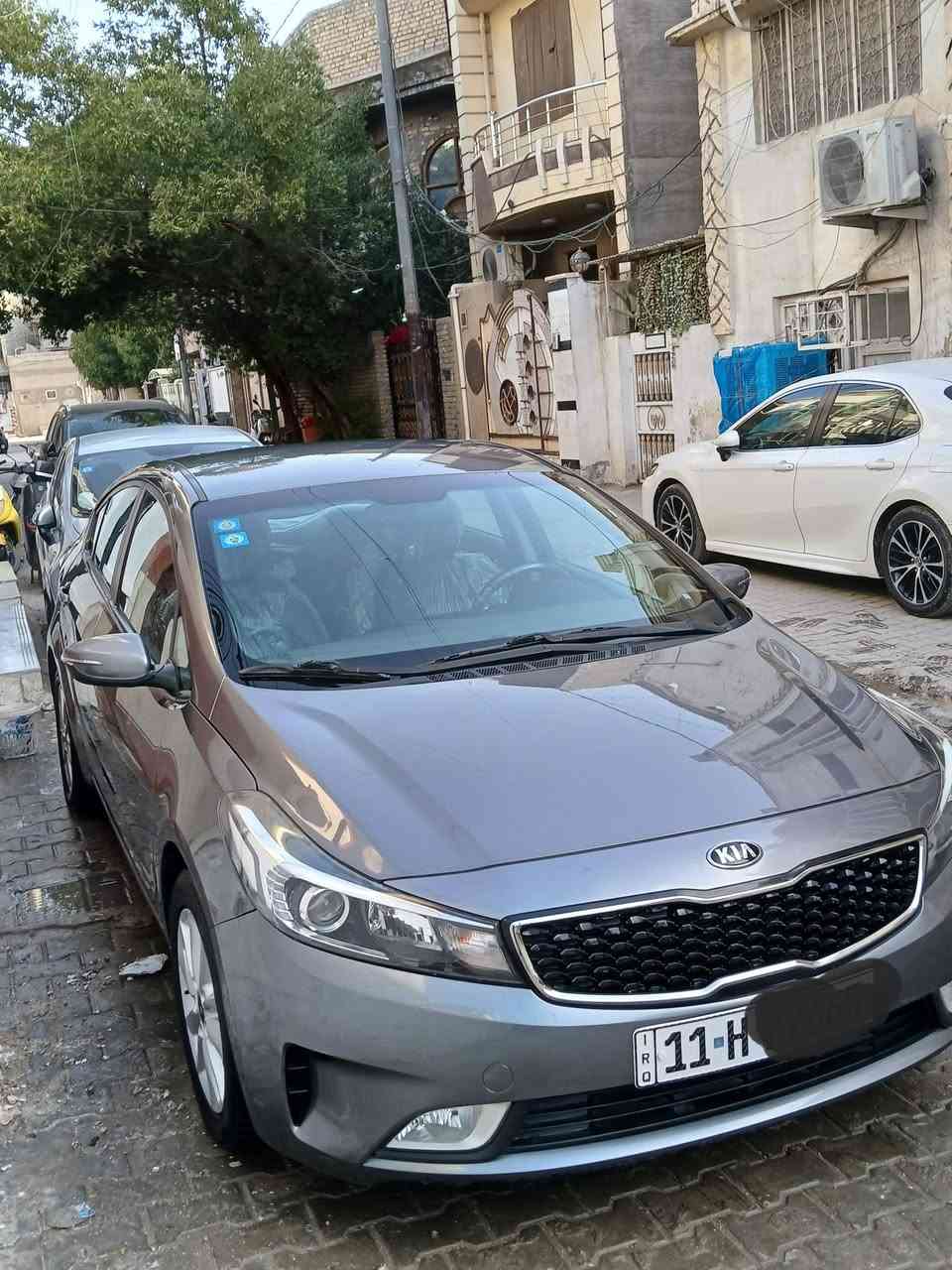 سلام عليكم البيع كيا سيراتو ٢٠١٧  شركه الدوليه العامه ماشيه ٦٦ الف سياره مال بيت مرفقو مع الصور سونار بدون حادث آثار شخط مصبوغ باب وجاملغ امامي سعر 132وبيه مجال مكاني كاظميه او ساحه عدن للاسفسار على رقم ***********
