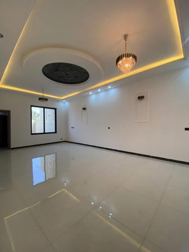 السلام عليكم السعر(245مليون فقط💰)دار للبيع🏠بمحافظه صلاح الدين تكريت الديوم بمركز المدينه📍
مساحته الكليه 300متر الوجه 10متر النزال 30متر☑️
موقعه جداً مميز على شارع 30م وعلى حديقه عامه🏕️
قريب جداً من محطه قطار تكريت صدته على كركوك📍
غرف نوم 5 واستقبال واسعه ومطبخ حار وبارد⛲️☑️
صالتين فوك وجوا بالأضافه كراج وحديقه🏕️ومناور✔️
مجموعه 3 صحيه الدار شغل جناي درجه أولى🏗️
الواجهيه حجر حلان السقف سحب مغربي بالكامل☑️
السطح شتايكر نظام غاز دفن وتأسيس كامرات✔️
طابو ملك صرف تحويل مباشر بأسم المشتري✍🏾
سعره مناسب بالنسبه لموقعه وبي مجال للشراي✍🏾
للأستفسار أكثر عن الدار مراسله الواتساب حصراً 📲
أو الأتصال مباشر وحياكم الله ***********📞
