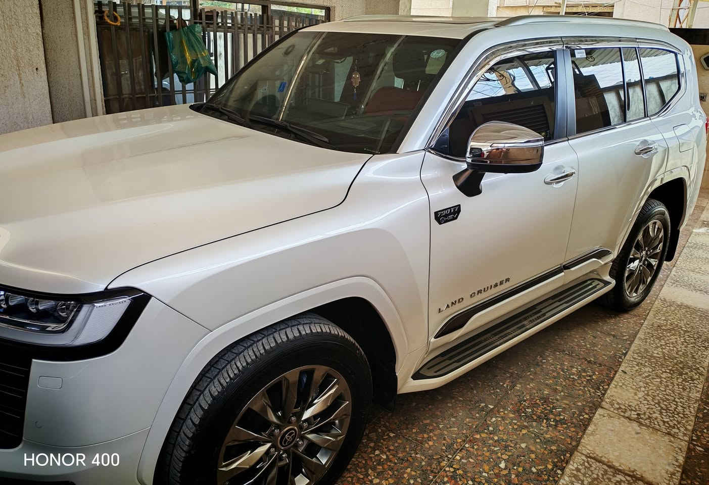 لاندكروز VXR • هايبرد • ٢٢٤٠ كم