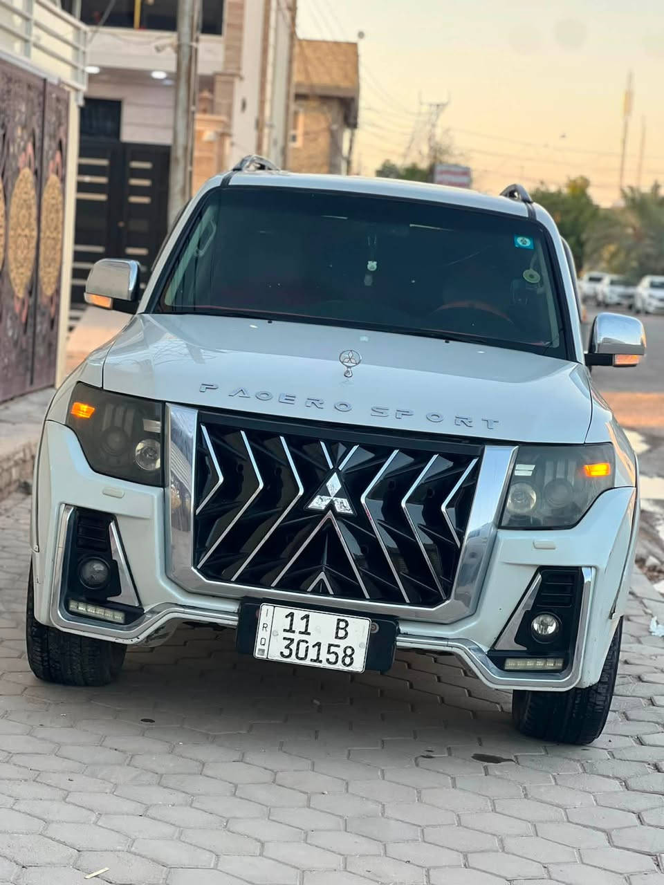 باجيرو مديل 2007 شكل 8 حبتور 
فتحه 
شاشه 
حساسات 
كامره خلفيه 
دمام 
محرك 3800
فول مواصفات 
السونار بالمنشور 
محدث شباك واللايتات 
لحايا إماميه وخلفيه 
السياره كلش حلوه 
السعر 105 وبيها مجال بسيط 
*********** 
مكان السياره النجف الأشرف
