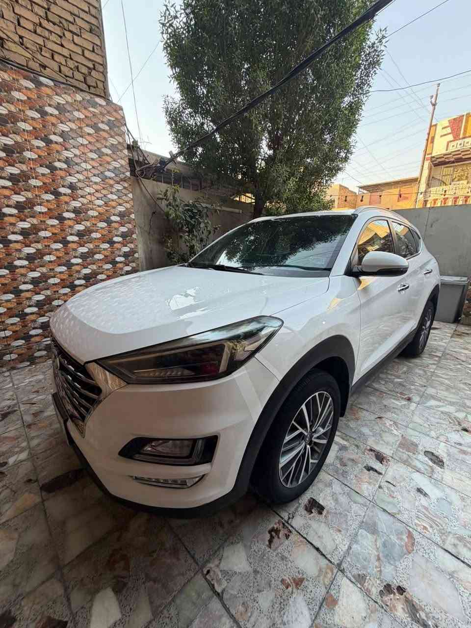 توسان ٢٠٢٠ خليجي مكفوله من الضرر والصبغ ولتبديل  بيها بارد بسيط جدا ولسونار كدامك بل منشور  ماشيه (100) الاف حقيقي فول مواصفات عده
 البنراما مكينه كير تبريد كفاله
محرك ٢٠٠٠ دوش  شركه الكاصد 5 عدسات كرسين كهرباء مري شفط بصمه جلد شاشه كامره دواره حساس امامي خلفي  ثلاجه فول عده البنراما 
رقم بغداد نكليزي بسمي شخصيا
 السعر (177) وبيها مجال بسيط
مكاني بغداد مدينة الصدر 
       ***********
