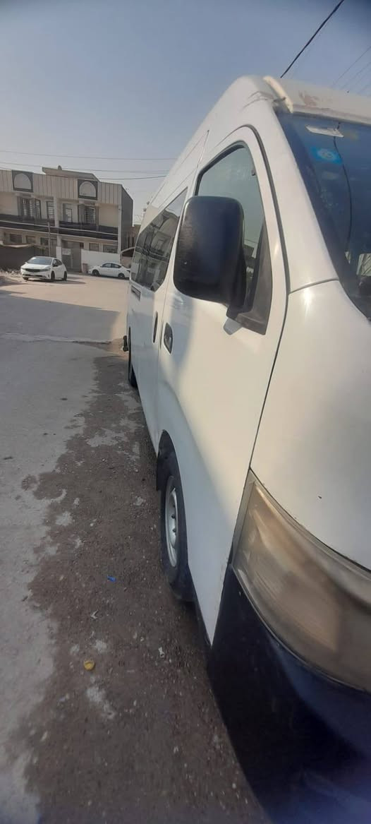 سياره نيسان يورفان ٢٠١٤ مكينه وكير مكفولات سياره نضيفه بيهه نص من باب السلايت رشه صبغ وبالجنطه شبرين رشه صبغ تبريد ثلج السياره جاهزه مابيهه اي نقص رقم بغداد وبسمي تحويل ثاني يوم 
سعر ١٦٥ وبيهه مجال للشراي 
السياره مكانه بغداد الدوره 
***********
