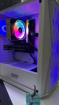 pc للبيع مستخدمة قليل وقوية - 🎮 كرت الشاشة: RTX 5060 OC - ⚡ المعالج: A...