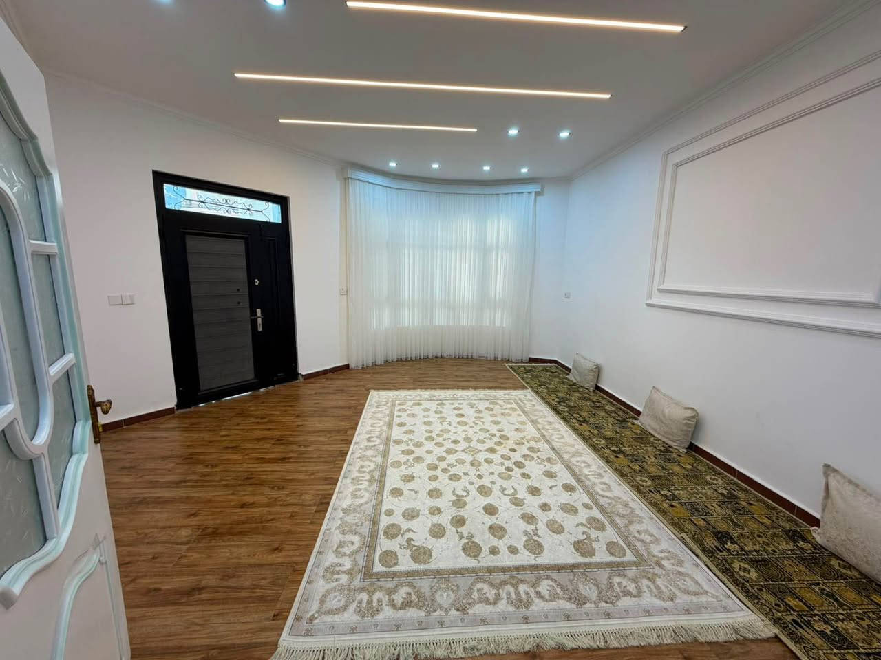 دار للبيع طابو صرف 
مكان كركوك رحيم اوه حي معليمين خلف كوسترات يم الحديقه 
مساحه 200 متر  
سعر 225 بي مجال 
غرفتين نوم و هول و استيقبال و مطبخ و كراج و بيتونه صحيات بيت كلش حلو 
شيرزاد عقارات
للاستفسار اكثر اتصل علي الارقام التاليه
***********
***********
* نستقبل جميع عروضاتكم السكنية 🏠 والتجارية 🏡 بكافة مناطق 
او زيارة مكتبنا 
ع سايدين مركز شرطة رحيم اوه مقابل صيدلية ئاشتي كركوك, العراق
