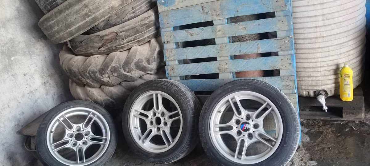 السلام عليكم ويلكب 17 مال بي ام خمس وياله تخموس كبير سعر 400 من شويه فطور وملحومات مال ضرب الطشه ***********
