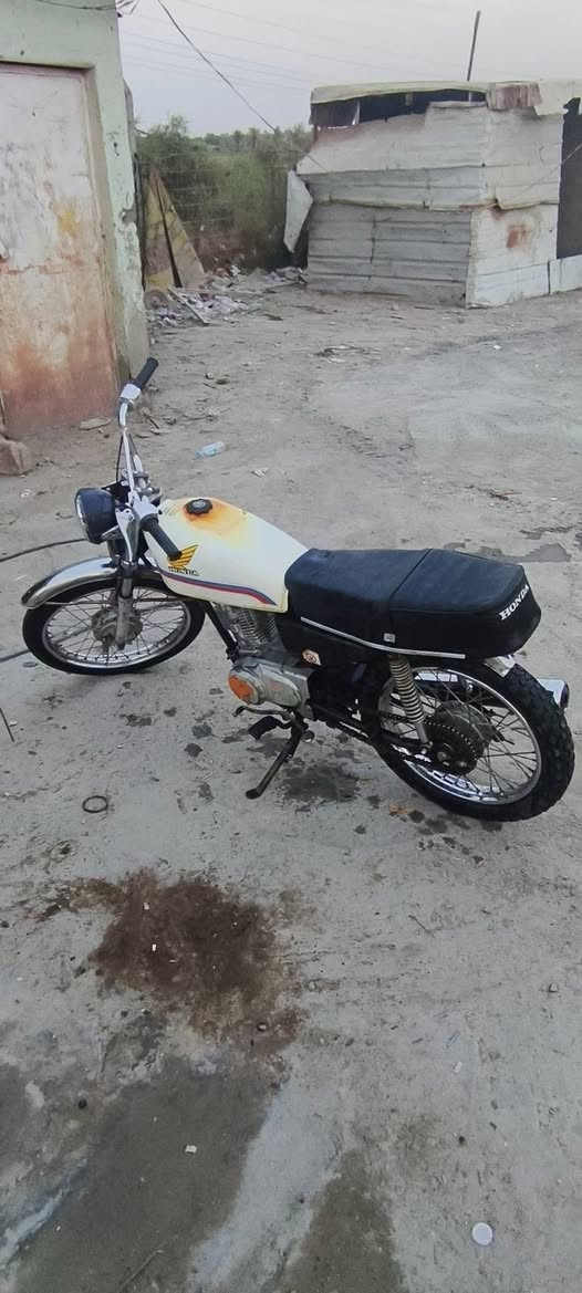 للبيع سعر 250  وبيها مجال قليل مكان مسيب بابل مكلف بلنشر  رقم صاحبها 
***********
