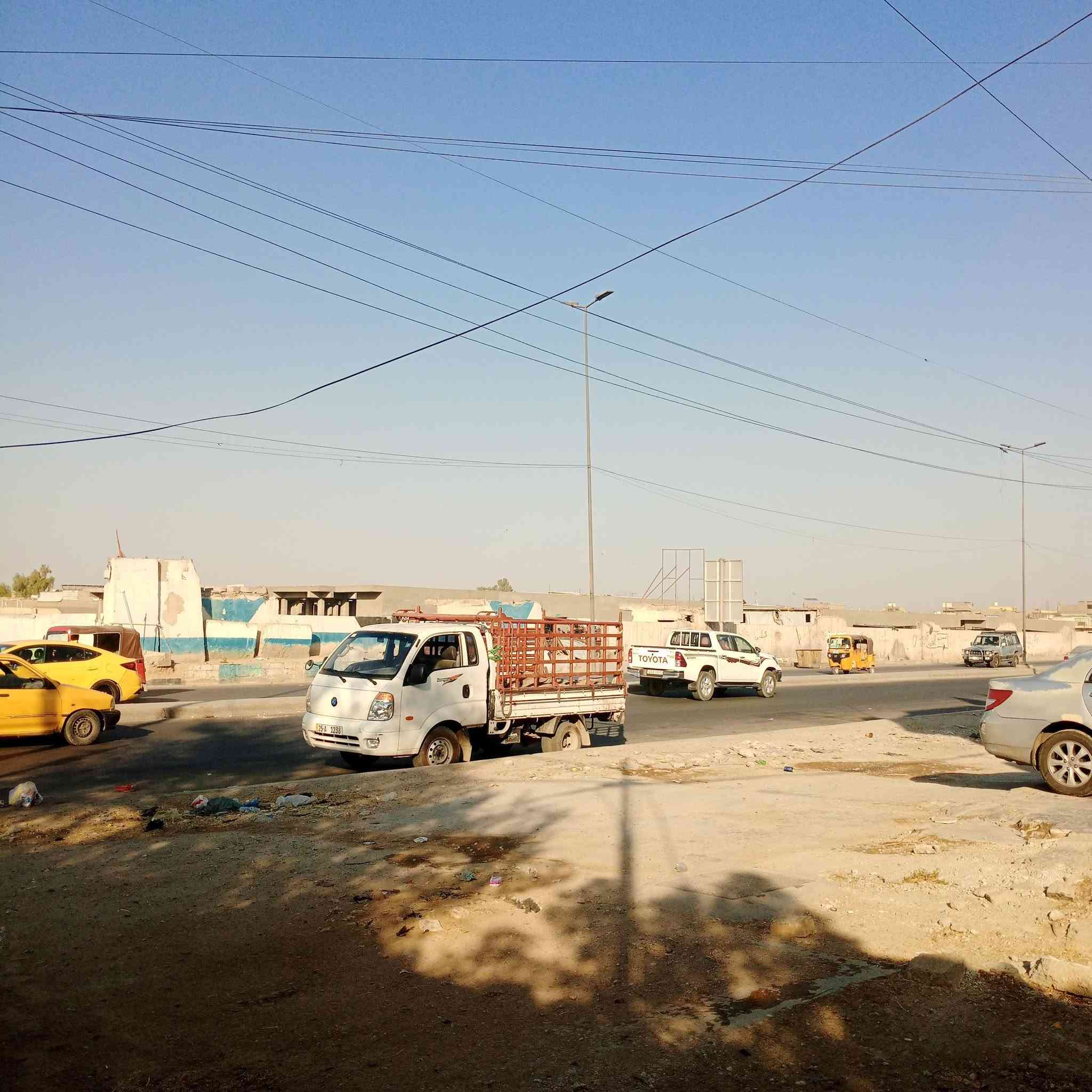 السلام عليكم بيت للبيع موقع تجاري على شارع العام قطاع 48 مقابل كراج الداخل الخير مقابل السوك جديد بناء قديم للاستفسار الاتصال على الهاتف غير متواجد على فيس ( *********** )
