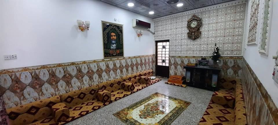 للبيع أو مراوس بيت مساحة 125 م زراعي سند 25
يحتوي على طابقين (4 غرف) الارضي غرفتين وصالة ومطبخ واستقبال ومجموعة صحيات والطابق العلوي غرفتين..
.. 
الموقع طويريج شارع اربعين نزلة بيت عجس فرع مولدة علي صبري 
للاستفسار اكثر اتصل على الرقم  ***********
