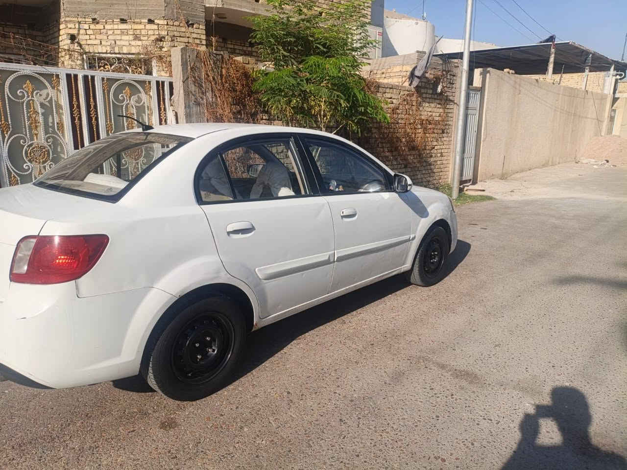 بسم الله الرحمن الرحيم 
ريو 2012 خليجي ابيض دواخل بيجي 
محرك 1600 مكفوله عدا الدعاميات مبدله جاهزه
رقم اربيل دولي بأسمي السنويه لسنه 33
السعر 95$
للاتصال ***********
