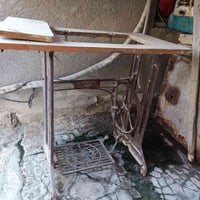 ميز مكينة خياطة