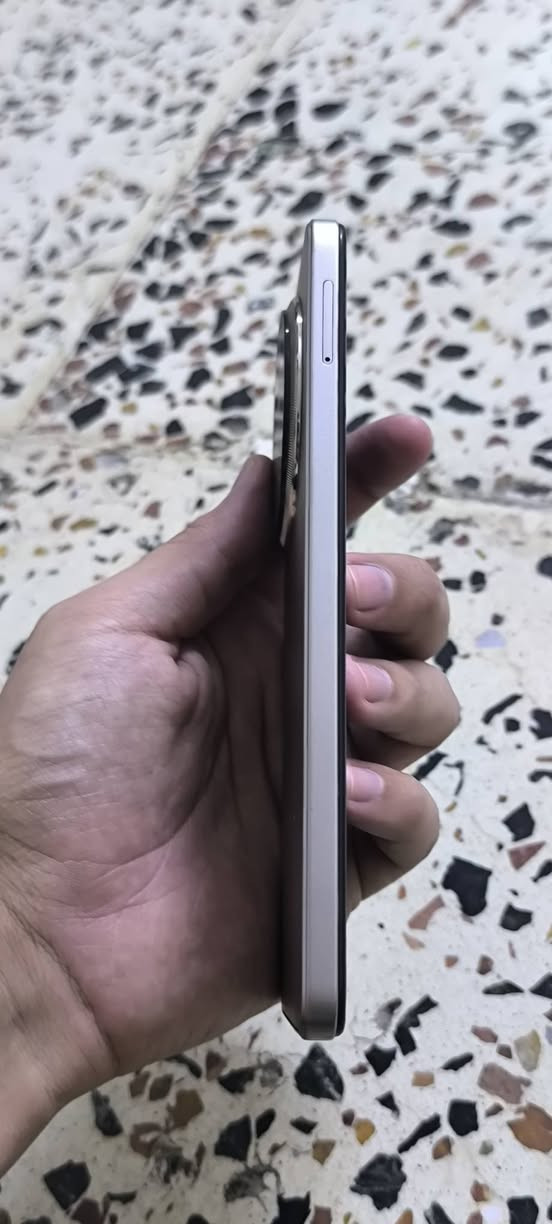 سلام عليكم موبايل شركة ريد ماجيك V70ماكس اخو الجديد شخط مابي ذاكرة 256 شاشه 120هيرتز مكاني بغداد المعالف توصيل ماعندي السعر 175 رقمي***********
