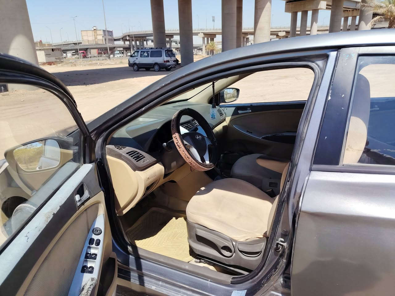 ( السعر 55 $ ) 
اكسنت موديل ١٥ خليجي بأسمي سنويه وهزه جديده رقم دولي انكليزي 
مكينه ١٤٠٠ كير حداديه تخم تاير جديد السياره جاهزه واحد على واحد مناسبه بيها طخطات مبينه بصور شواصي حوض جنطه تكم قماره بلاد السيارة للجناي واللي يريد يستزرق بيها تفيده مكان السيارة النجف الاشرف
*********** واتساب واتصال
