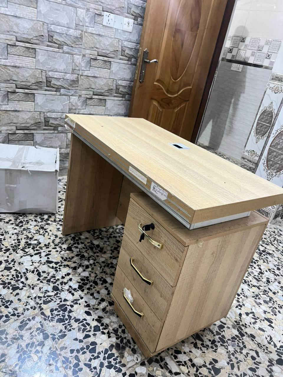 رفوف تركي
ابو الجسرين سعرة ٨
وابو الجسر سعرة ٦
والميز سعرة ٧٥
***********
