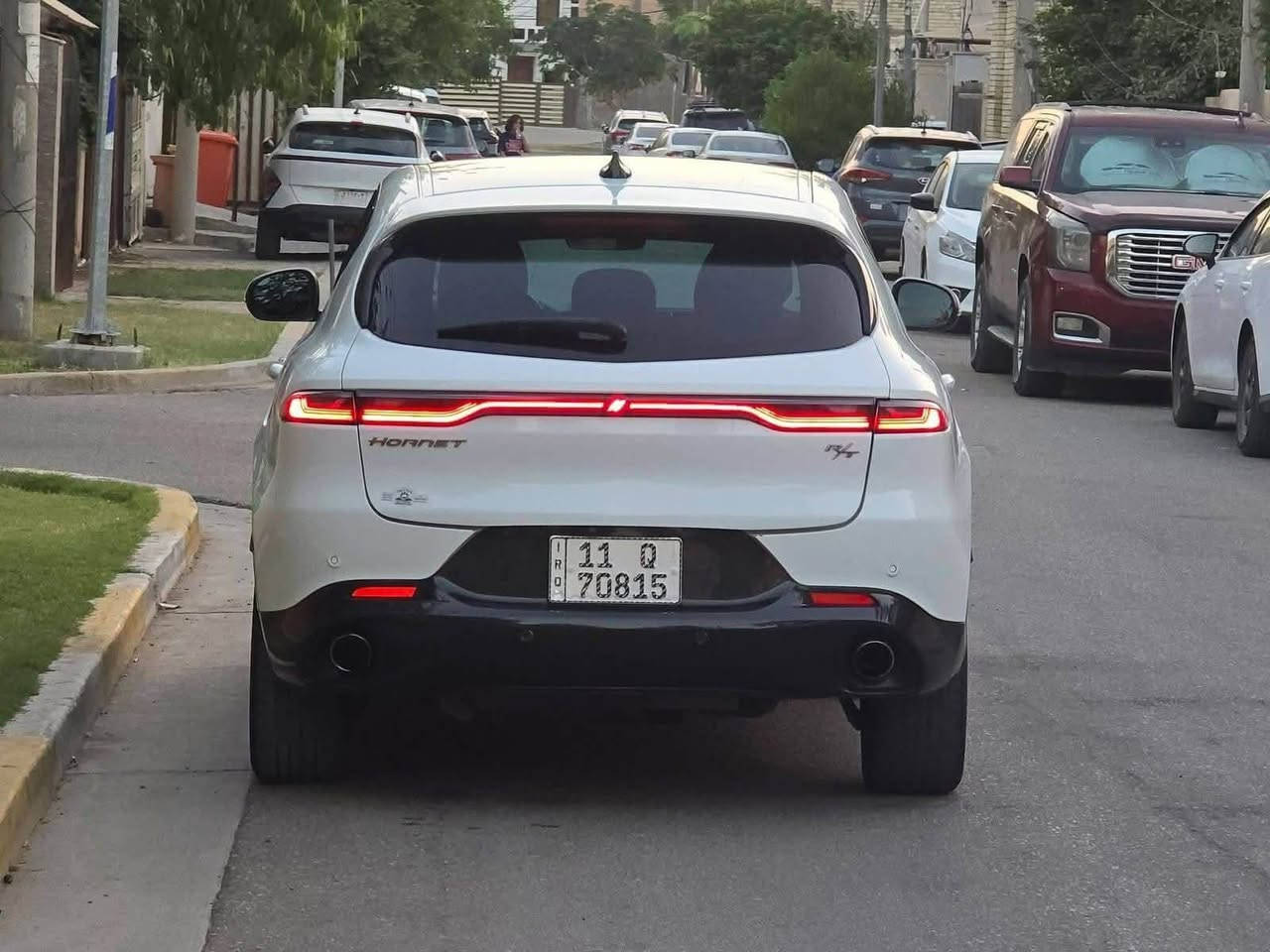 بعد التحيه والسلام 

🔥 للبيع او المراوس– دودج هورنت R/T موديل 2024 🔥

💎 سيارة رياضية هجينة (Plug-in Hybrid) تجمع بين القوة، الأداء، والاقتصاد في استهلاك الوقود.

✅ المواصفات:
• موديل: 2024
• الفئة: R/T
• محرك 4سلندر + محرك كهربائي (Plug-in Hybrid)
• قوة 288 حصان
• دفع رباعي AWD
• ناقل حركة أوتوماتيك 6 سرعات
• ممشى: 66
• اللون الخارجي: ابيض
• الداخلية: أسود

🌟 المواصفات :
• شاشة عدادات رقمية 12.3 إنش
• شاشة معلومات وترفيه 10.25 إنش
• Apple CarPlay وAndroid Auto لاسلكي
• تشغيل بصمة مع مفتاح ذكي
• مثبت سرعة متكيف (Adaptive Cruise Control)
• تحذير مغادرة المسار مع المساعدة على البقاء داخله
• مراقبة النقطة العمياء
• نظام الكبح التلقائي للطوارئ
• كاميرا خلفية
• حساسات اصطفاف
• مكيف أوتوماتيك ثنائي المناطق
• مقاعد رياضية
• أنظمة قيادة متعددة (Hybrid / Electric / Sport / E-Save)
• نظام PowerShot لزيادة الأداء عند التسارع
• مصابيح LED كاملة
• جنوط رياضية ألمنيوم

📌 حالة السيارة:
✔️ فقط جاملغ ايمن 
✔️ السيارة جاهزة ولا تحتاج أي مصروف.

📄 سعرهاب(170) 

رقمي ***********
