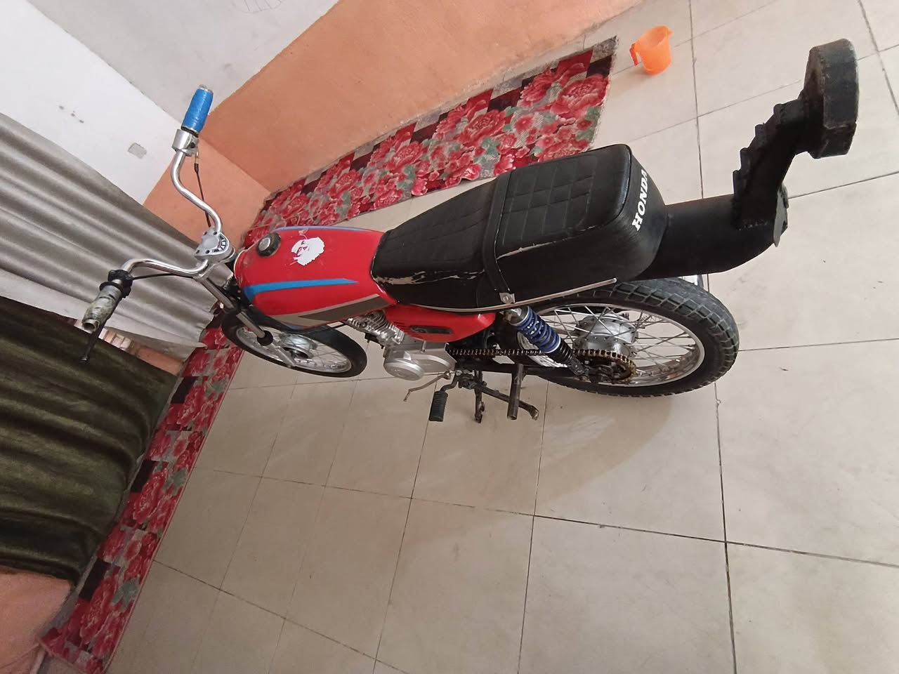 السلام عليكم شباب دراجه البيع الشاصي ارشه موديل 15 أوراق 
نامه شلامجه المحرك موديل 24
السعر 375 وبيه مجال الطيبين
المكان بابل الهاشمية
***********

