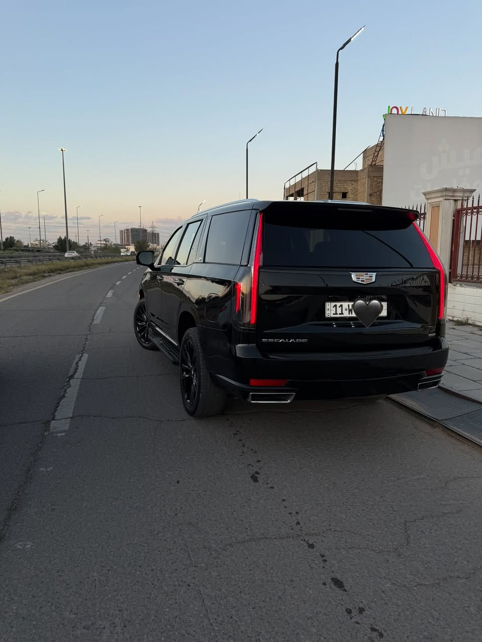 🔷كاديلاك (ESCALADE)_سبورت
موديل 2023فول مواصفات
سياره حيل جديد ماشاالله 

🔷ملاحضات
1_السياره للبيع 
2_مكان سياره (بغداد حي جامعه)
3_ماشيه (73)الف كيلو
٤_اسود ملكي

🔷صبغ⚜️
سياره حادث امريكا جاملغين وحافه بنيد
 وبيها كم رصعه

محرك كير كفاله 
تايرات تخم
سيارة كلش كلش حلوة جديدة
نضيفة مرتبة لووووك
سنوية كلشي مدفوع لحد 2030
شرط  تحويل 

🔷مواصفات سياره فول الفول ميحتاج نذكرهن
من 36 سماعه
بانورما
شاشات
بعد بيها هواي مواصفات كاديلاك معروفه

🔷شايف الف خيرها ومبروك الي يصير قسمته
ان شاءاللّه تفاصيل كلها مذكوره
سعرها (540$) ورقه بيها مجال بسيط

رقم(***********) 
مكان السياره بغداد حي الجامعه
