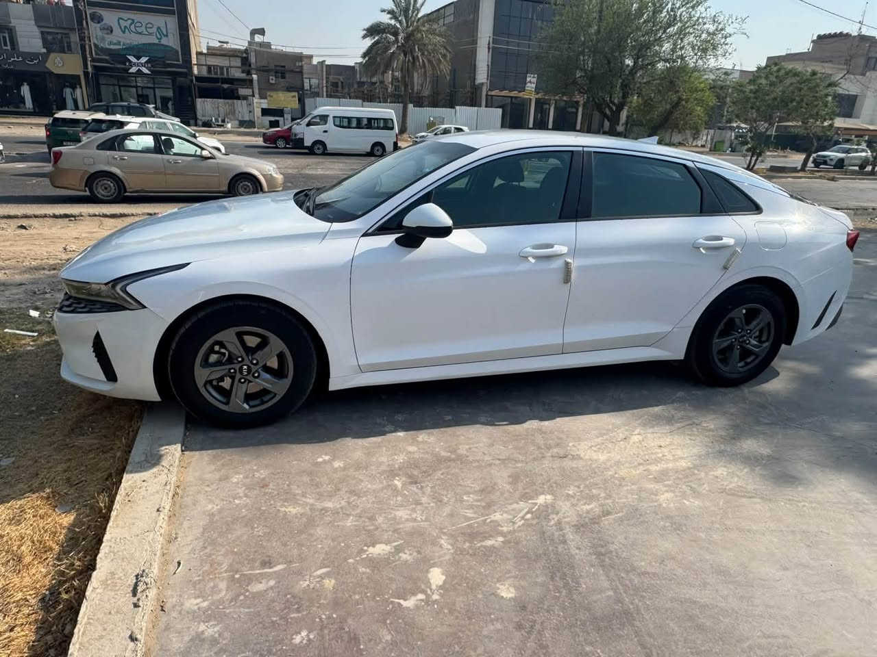 السلام عليكم  

للبيع ks K5  موديل 2021
  
مكينه 1600 تيربو 

كشافات ضباب

لايت LED عدسات 

حساسات إماميه 

حساسات خلفيه 

رادارات محيطيه امامي خلفي جانبي 

قياده ذاتيه 

توقف ذاتي

ستيرن D 

تحديد مسار 
 
رادار تفاعلي 

مثبت سرعه

أوامر صوتيه 

شاشه متصله 

شاشة اعطال 

شاشة تكيف لمس 

هندبريك دكمه 

وضعيات قياده4 

شحن لاسلكي 

وتو هولد 

كرسي كهربائي جلد 

سماعات BOSE  

تشغيل عن بعد
  

ستيرن رجاج منبه 

وباقي المواصفات معروفة 

ماشيه 116 الف 

السياره وارد أمريكي ضربتها بسيطه مواصله لغد وشاصي مبدل بيها بنيد ودعاميه وتعديل بارد جاملغ ايمن

مكانها بغداد الدوره 
السعر 135 ورقه 

‪***********‬
