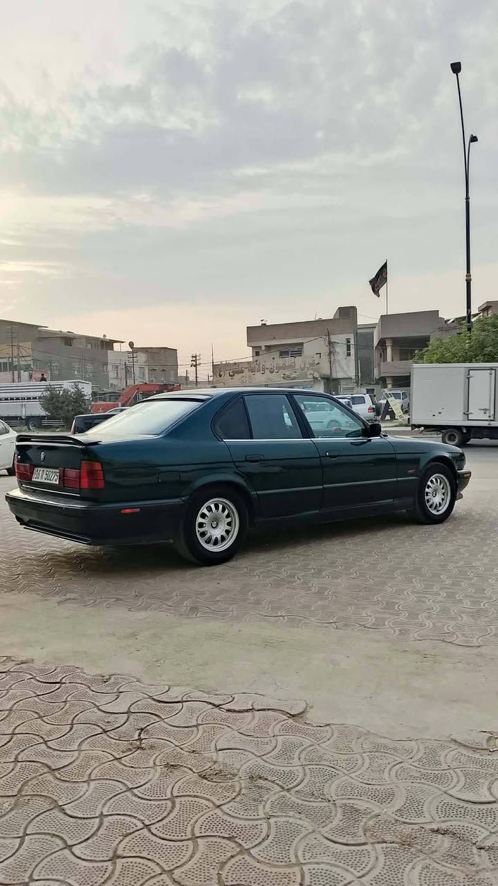 بي ام 520 • موديل ٩٢ • رقم نكليزي