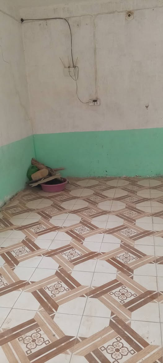 صباح الخير بيت للبيع مساحته 180متر غرفتين وصاله واستقبال وصحيات السقف سندويج مجاري وماء وقريب كلش عالسايدين والصب واصله وهذا رقم صاحب البيت ***********
