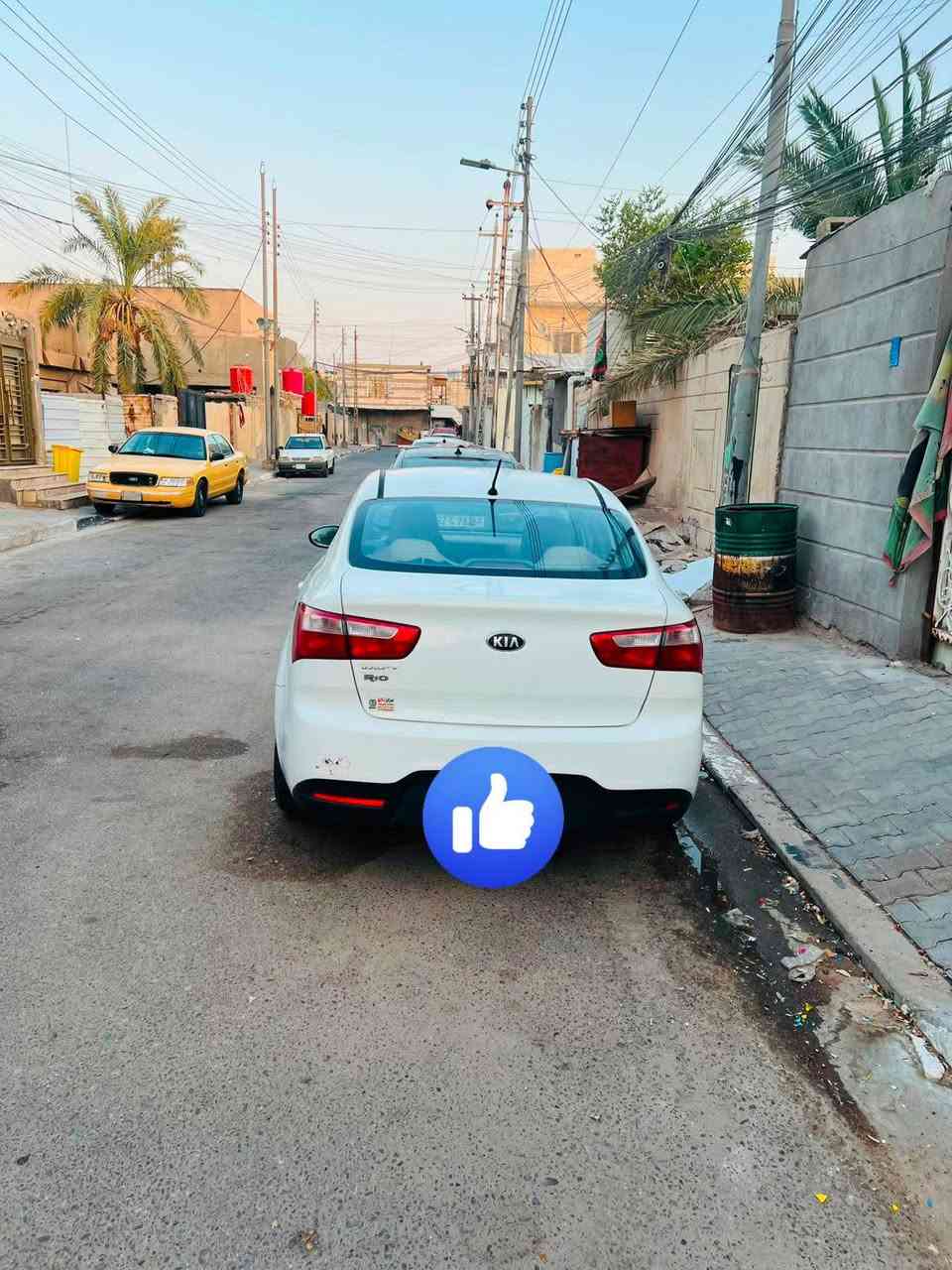 السلام عليكم 
كيا ريو خليجي مديل 2014 شركه الدولية 
مكينه 1600 
كير مكينة كفاله 
تبريد ثلج🥶 
حداديه زينه 
تخم تاير جديد 
سياره جديده مال بيت ماشيه 140 
رقم بصره 
مكاني بصره 
سنويه جديده 
بيه ربع لباب لوره صبغ فقط لباقي كفاله 
***********
السعر 80 اذا اكو مراوس عادي
