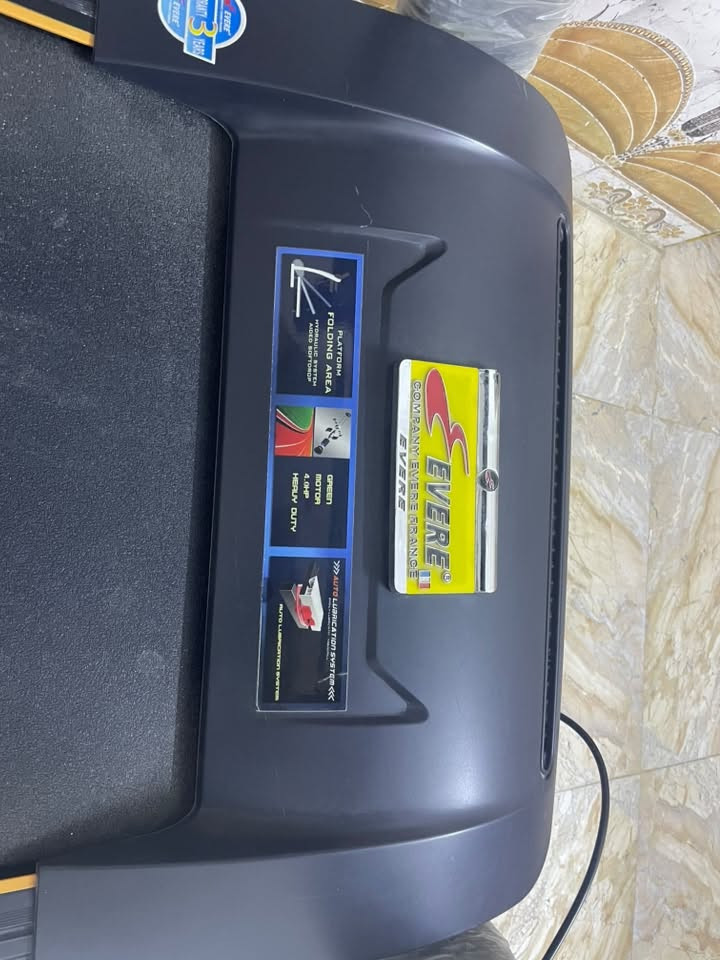 جهاز جري • نظيف • استعمال قليل
