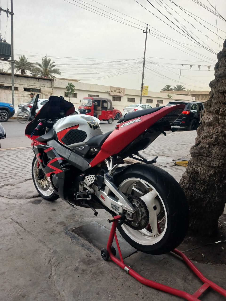 سلام عليكم دفل 954 للبيع الدراجه بيه صوت زنجيل اوراقه الدراجه كامله مكمركه 7 اوراق اصولي كهربائيات كله شغاله سعره 1800 مكان الدراجه بغداد الدوره اي استفسار على الرقم ***********
