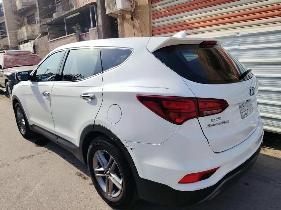 سنتافيا 2017✅
نص مواصفات✅ 
محرك 2400✅
السياره جديده استخدام بيت✅
صدر امامي جديد✅ 
صدر خلفي جديد✅
تخم تاير جديد✅
باتري جديد✅
السعر 140 وبيها مجال✅
السياره احلى من الصور بهواي تعال وشوف وكلب مكانها بغداد ورقمها بغداد 
للاستفسار***********
