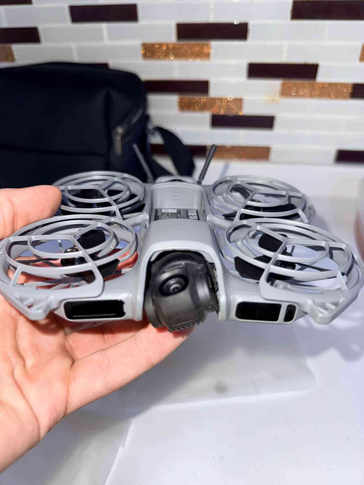 درۆنی (dji neo 2) کەپس تەنها تێست کراوە هەموو پارچەکانی لەگەڵدایە + جانتای ئۆڕجیناڵ (dji) (٩٠٠،٠٠٠) نۆسەد هەزار کێ ویستی نامە بنێرێت(***********)
