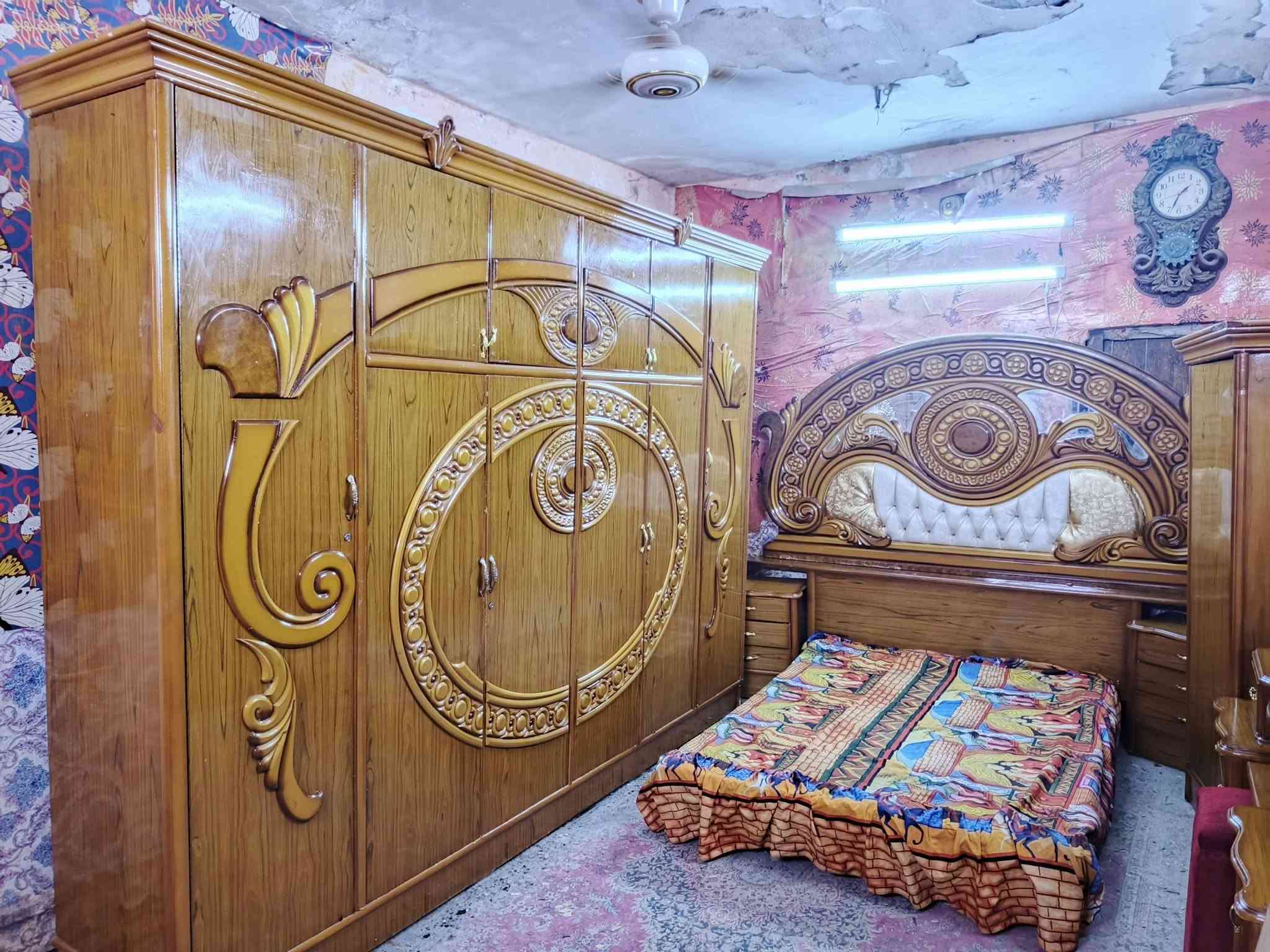 غرفه اخشاب ست ابواب ملحق للبيع ***********السعر 600صاج الزاويه كنتوريه موديل حديث العنوان بغداد وكو توصيل متواجد وتساب
