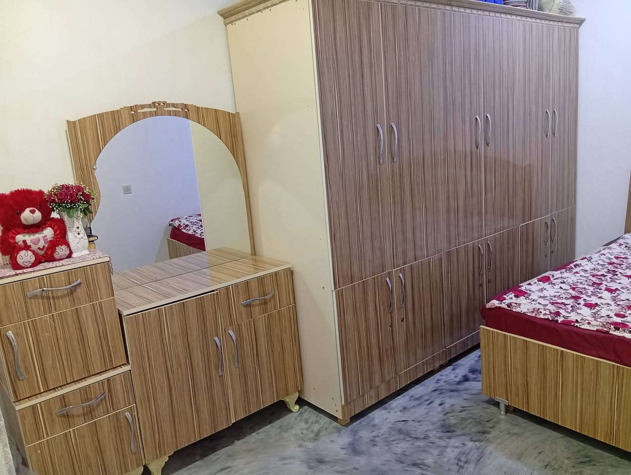 ژوری نوستنی کامل بۆ فرۆشتن مەعرەزەکە 270سم سیستەم و مێز توالێت و تەپڵەک هەموی ئیشی دەستکردە زۆر محکەم و چاکە سعریشی 375هەزار و مەعامەلە***********
