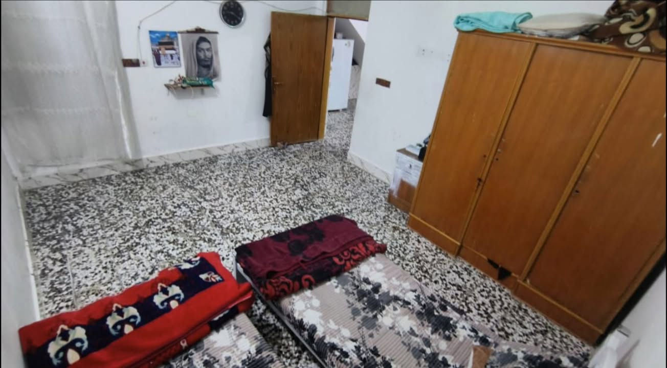 للرهان  دار [  150  متر  ] جديد خلف سكلة الكرعاوي 

حي ميسان 

المحتويات 

غرفتين  +  صاله  +  استقبال  +  مطبخ  + 
صحيات __ داخلية  + صحيات __ خارجية 
منور  +  طارمة 

رهينته  [  25  مليون ] 

للاستفسار 
***********
