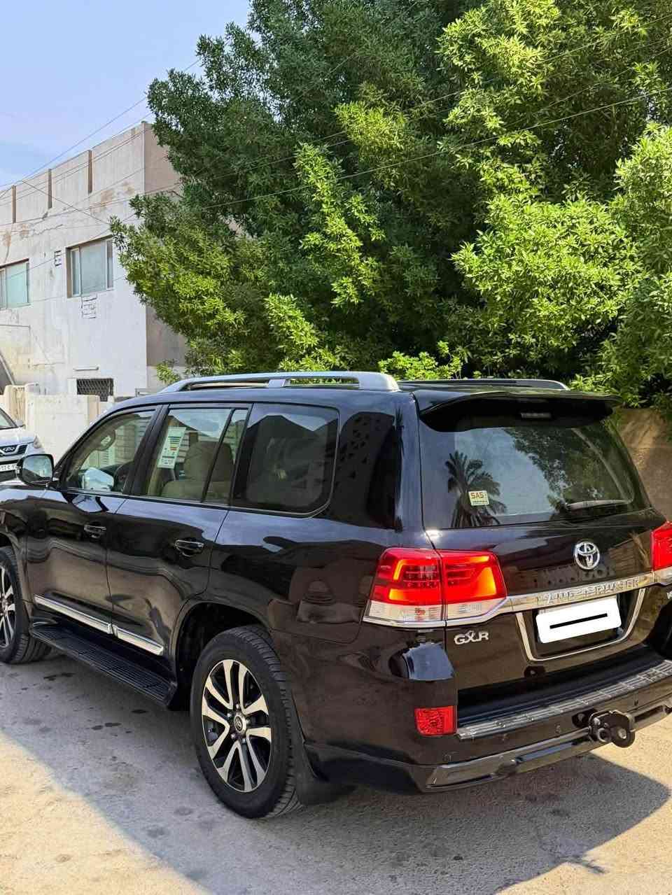 السلام عليكم 
للبيع لاندكروز 2016 بريم رقم بغداد مكفولة كفالة عامة لاصبغ لابارد لافتح لاتبديل ولاتعديل ولاحتى pdr السيارة جديدة جدا وكل نقص مابيها بأسمي وصارلها عندي مدة طويلة مواصفاتها
كشنات جلد
كشنات كهرباء
محرك ٦ سلندر حجم ٤٠٠٠
ويل ١٩ اصلي اصلي اصلي 
طفاية يم الرجل و٨ ايرباك اصل
Dvd بالقمارة 
تحكمات ستيرن
كاميرا دوار
شاشة اصلية وماوس
لد نهاري اصلي
ثلاجة وباقي المواصفات المعروفة السيارة مكفولة وجديدة وكل نقص مابيها ادامة كاملة عليها يم الشركة من فيت بم اصلي وضمان وصدر اصلي كلة يم الشركة وبدلت قبل اقل الشهر تخم تايرات دنلوب ٤ جدد انتاج هاي السنة احدث شي والحمدلله السيارة كاملة وكل نقص مابيها اي شي متصرف عليها مكاني بغداد والشراي يتصل ويدلل ***********

