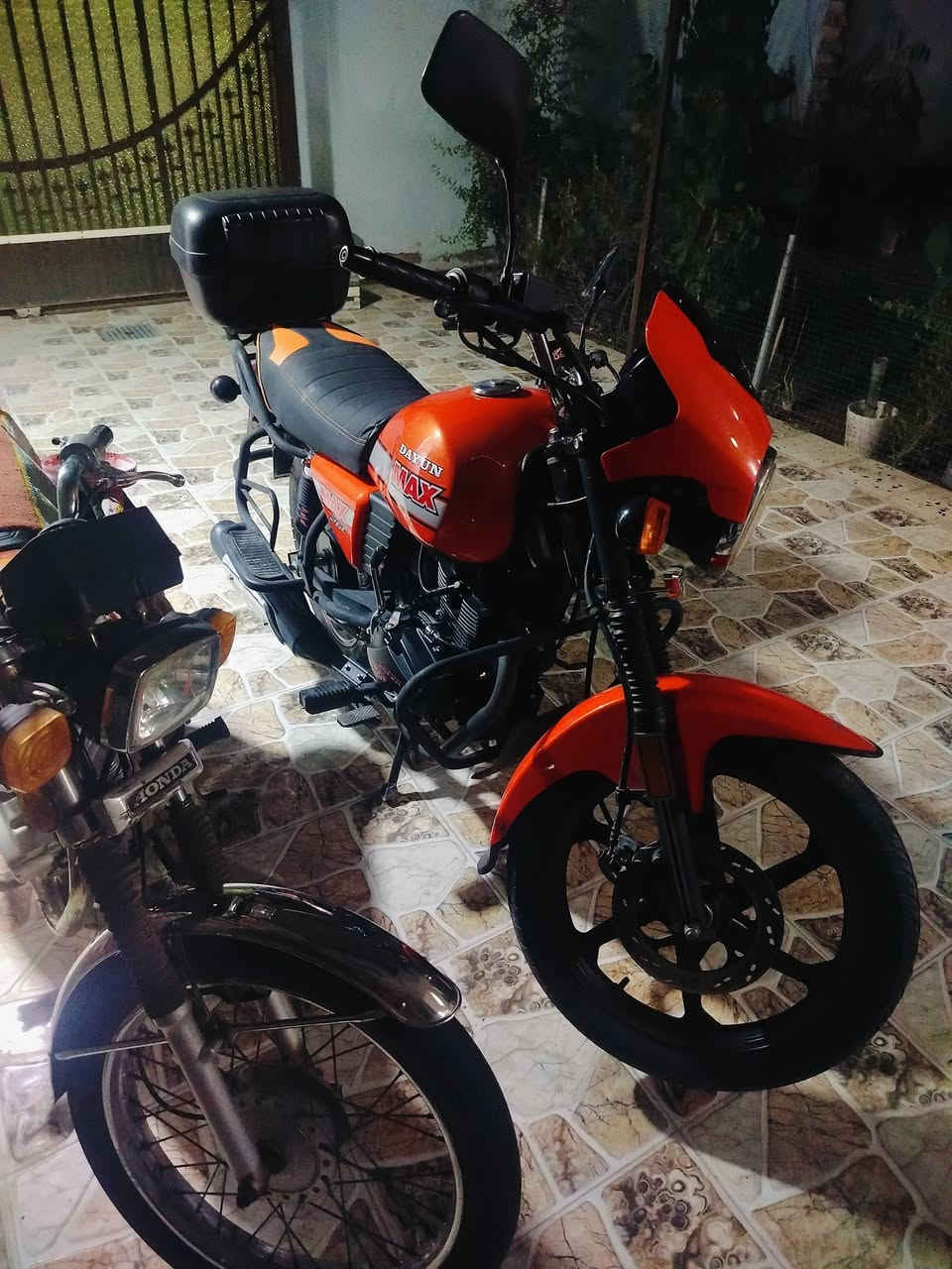 دايون ماكس موديل 2023كفاله عامه الدراجه فول نضافه 95بل واحله من الصوره رقم وسنويه سعر 2500وبيه مجال قليل حك الجيه ***********
