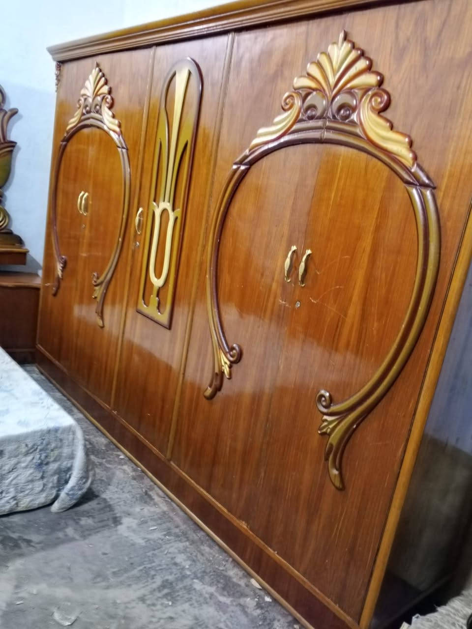 550غرفه خمس ابواب زاويه كنتوريه صاج بغداد الحسينيه مال الراشديه وعندي توصيل ***********
