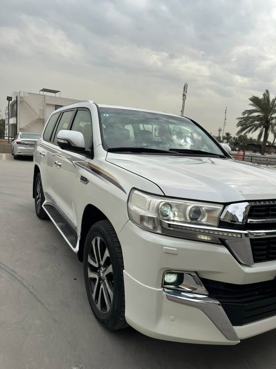 لاندكروز VXS • ٢٠١٦ • ٦٨٠٠٠ كم