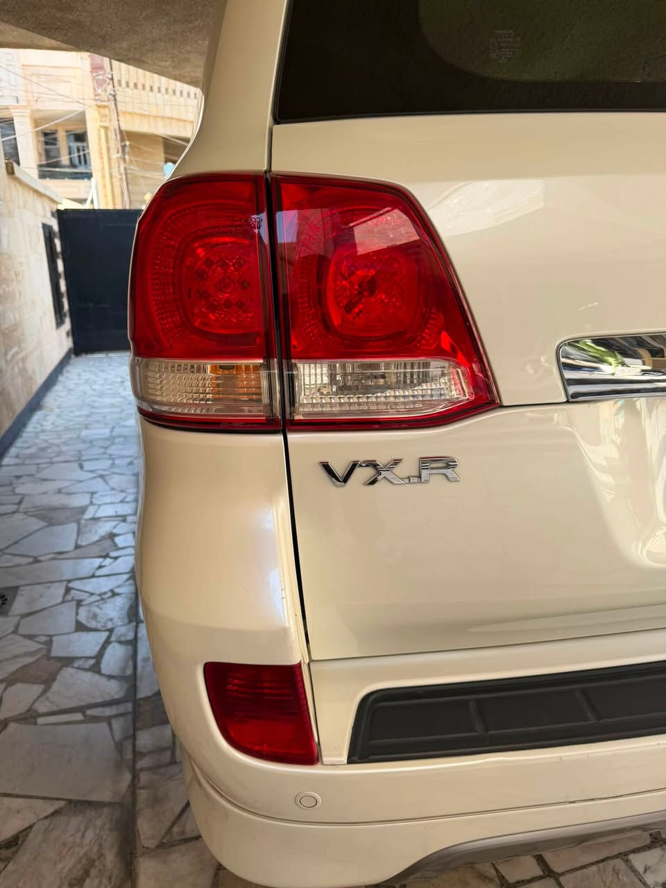 لاند كروزر VXR V8 موديل 2011 – فل أوبشن
مواصفات لكزز

✅ محرك V8 (مواصفات لكزس)
✅ محرك كير شرط
✅ بدون صبغ
✅ رقم بغداد (سنوي جديد)

المواصفات:

* تشغيل بصمة
* ستيرن كهرباء 
* جميع النوافذ اوتو 
* شاشه عدد/ 2
* تشغيل عن بُعد
* دبل بصمة
* بصمة للأبواب الخمسة
* فتحة سقف (سلايد)
* حساسات أمامية وخلفية
* مقاعد جلد أصلية
* مقاعد كهربائية (3 حركات)
* 8 وسائد هوائية (Airbags)
* مثبت سرعة
* أزرار تحكم كاملة بالمقود
* 7 ركاب
* 3 مناطق تبريد (ثلاثة قطع تبريد)
* زراك لايت 
* وباقي المواصفات المعروفة لفئة VXR الفل أوبشن

📍 الموقع: بغداد – حي العدل

📞 للاستفسار: ***********

الممشى: 179,002 كم
الحالة: فول مواصفات، شرط، جاهزة للفحص
