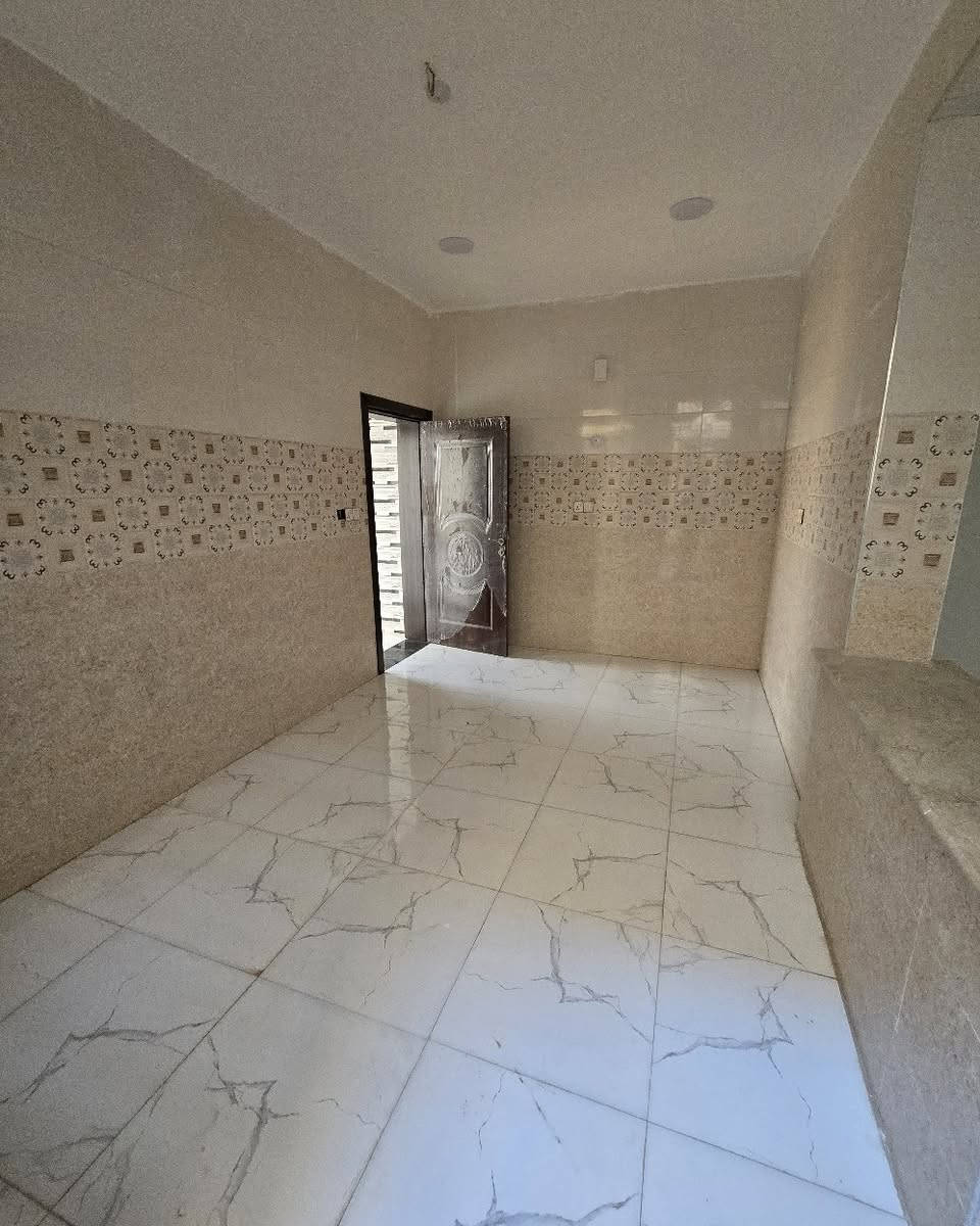 ّ🔴اعلان رقم 160
مطلوب مبادره
#حي_الجامعه_داخل_مجمع_الرواد
المساحه 170
الوجه 7
النزال 25
عرض الشارع 20

🛑 ط1 
غرفه نوم ،صاله ،استقبال ،مطبخ حار مع بارد ، مجموعه عدد 2 
🔴ط2
غرفه نوم ، صاله ،مجموعه عدد 1
السعر : علق (تم)

 ملاحظه 🛑 مطلوب 122مليون 
البيت على استلام الشركة 
التسديد الشهري 620 الف
🍁🍁🍁🍁🍁🍁🍁🍁🍁🍁
للاستفسار او الاتصال على الأرقام التالية
 
المكتب :📞📞   ***********
🍁🍁🍁🍁🍁🍁🍁🍁🍁🍁
عنوان مكتبنا : 🏦#الفلاحية_قرب_صيدلية_كربلاء
