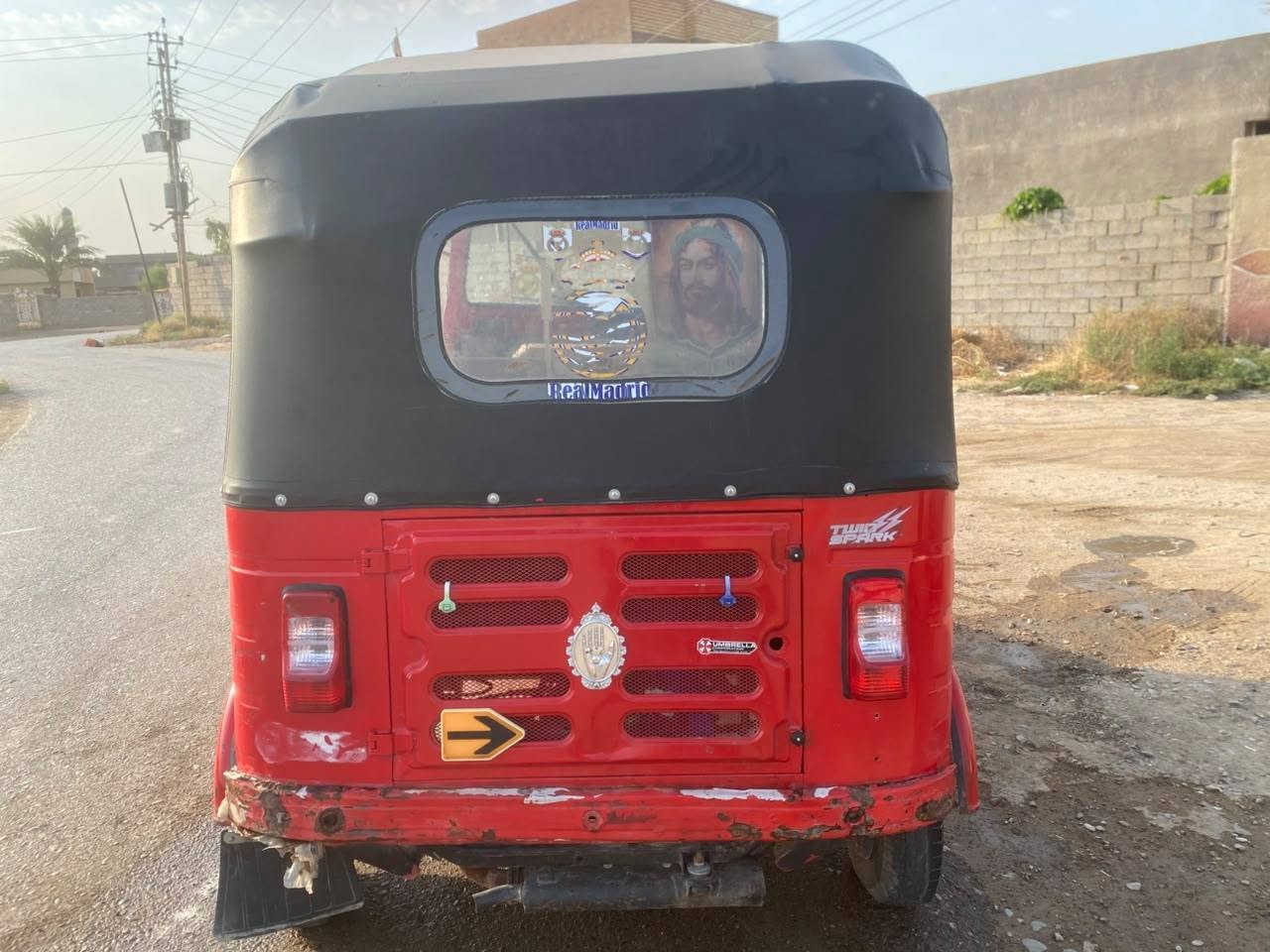 تكتك موديل ١٧ شهر ١٢ داخله ب١٨
تكتك مصروف عليها ما تذب عليها الف

اوراق ٧ اصليه

مكينه مكفوله وناعمه خير من الله

كهربائيات كلها شغاله لايت زنون 

التكتك معمره ومكفوله من الضربه تجي وتشوف بعينك احلا حته من الصور

السعر المطلوب  (( ٤ مليون )) وبيها مجال

مكاني بغداد تقاطع النهروان

رقمي ***********
