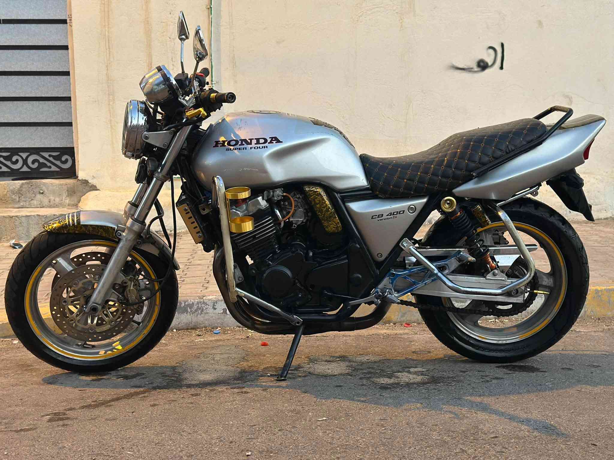 يالله
للبيع دراجه هوندا سي بي  خمسينيه من النوادر دراجه خير من الله فوال ال فوال. مكينه وكير شرط كهربيات كله شغاله دراجه جديده اي معنى الكلمه اي نقص مابيه ماكني الرمادي التاميم ٨شباط  سعر ١٦ وبيه مجال متواجد***********
