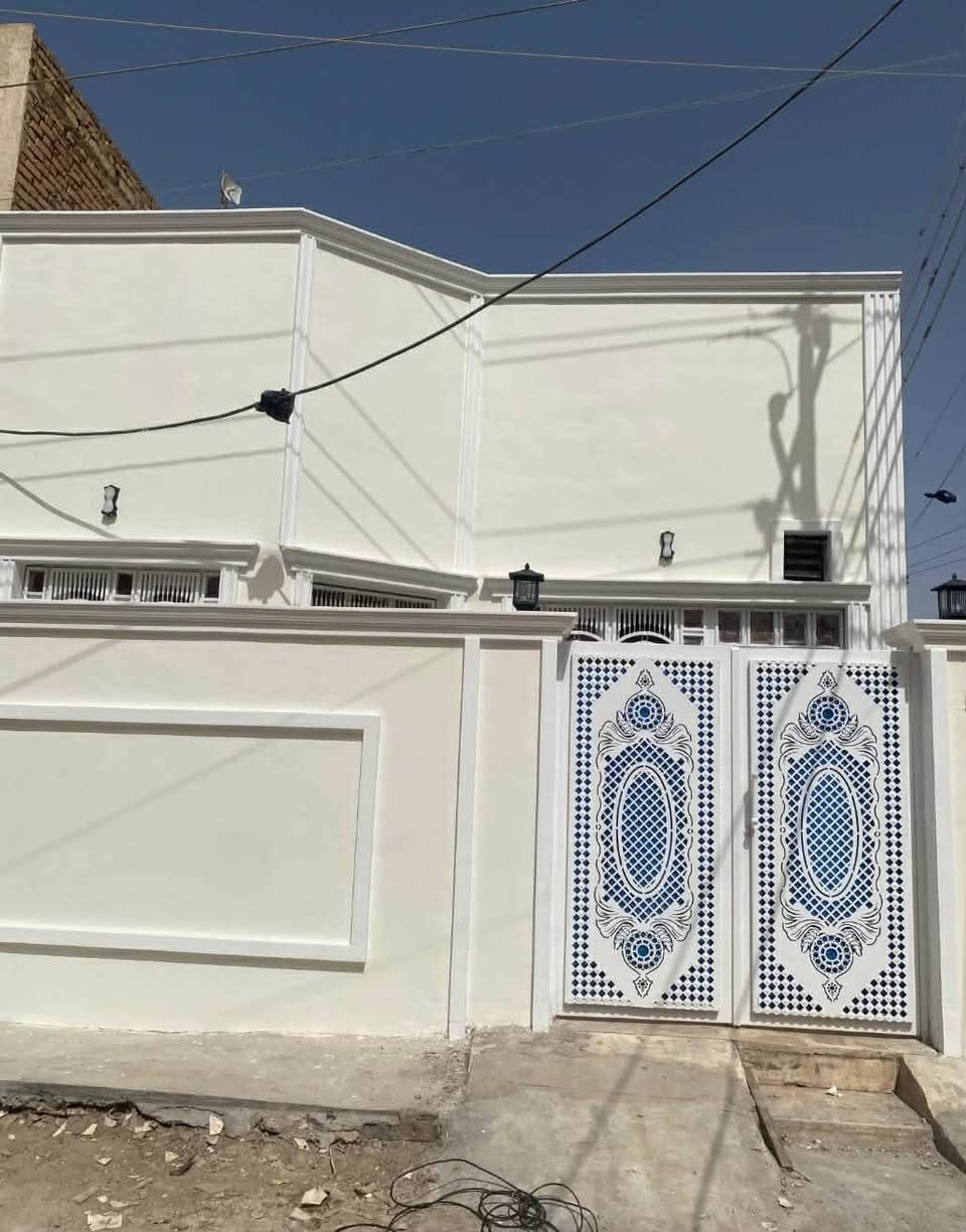 بسم الله توكلنا على الله
بيت للبيع      ركن زراعي   سند  ٢٥   حق التصرف
بدايه دوانم دور النفط  يبعد الف متر على بيوت النفط موضح  بالفيديو 
 المساحه ١٠٥ متر بيت مربع  ركن على فرعين 
مكانه مرتب والجيران بعد ارتب يحتوي الطابق الاول على استقبال ومطبخ  وصاله  وغرفه وصحيات والطابق الثاني صاله وغرفتين عوزهم فقط سقف  البيت عكاده بس شغل يخبل ونضيف وتجي وتشوفه السعر 100قفل

الاتصال على رقم ***********
