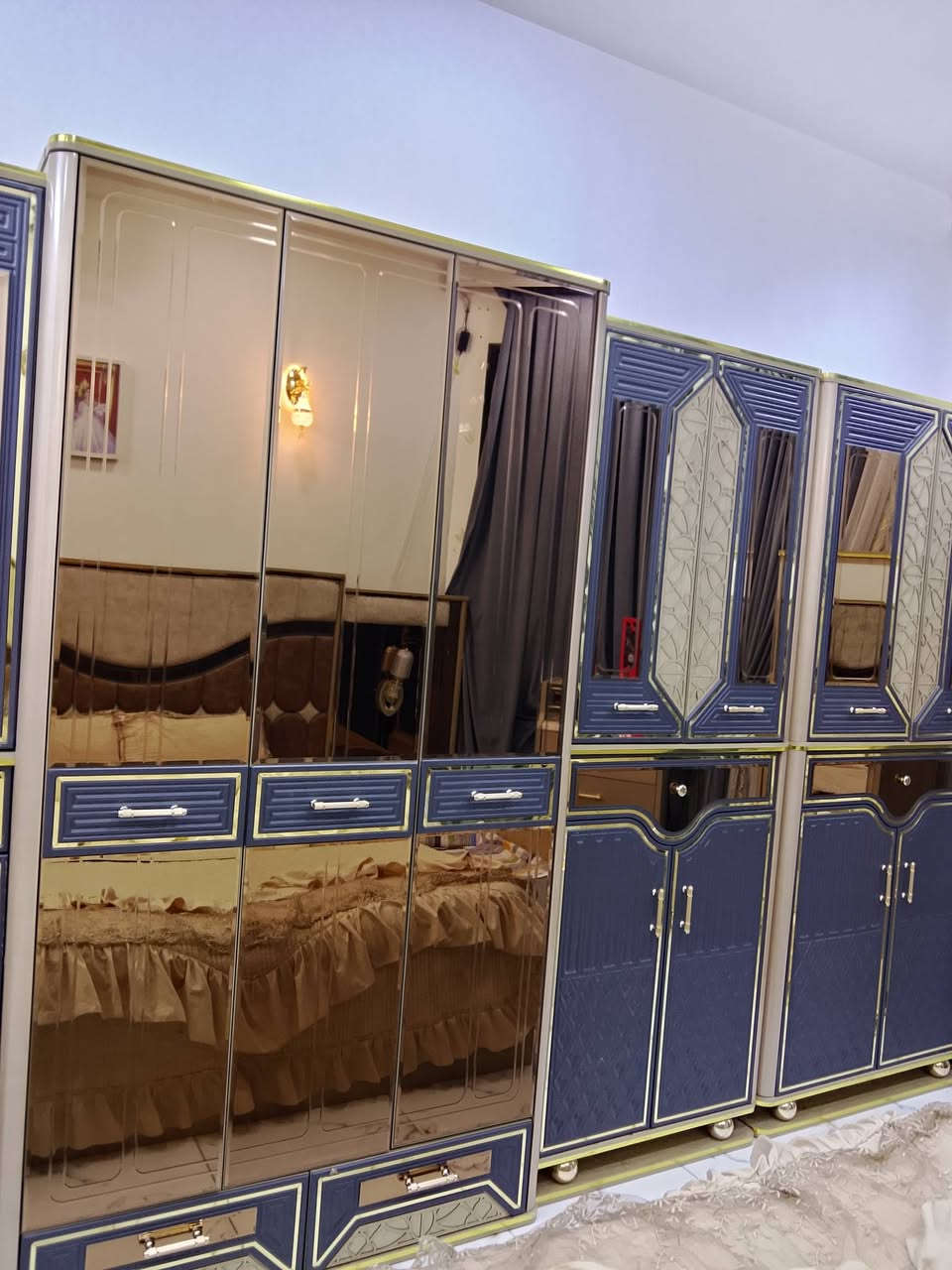 سلام عليكم عندي غرفه نوم تركيه 11 قطعه نضيف للبيع هاذ رقمي***********
