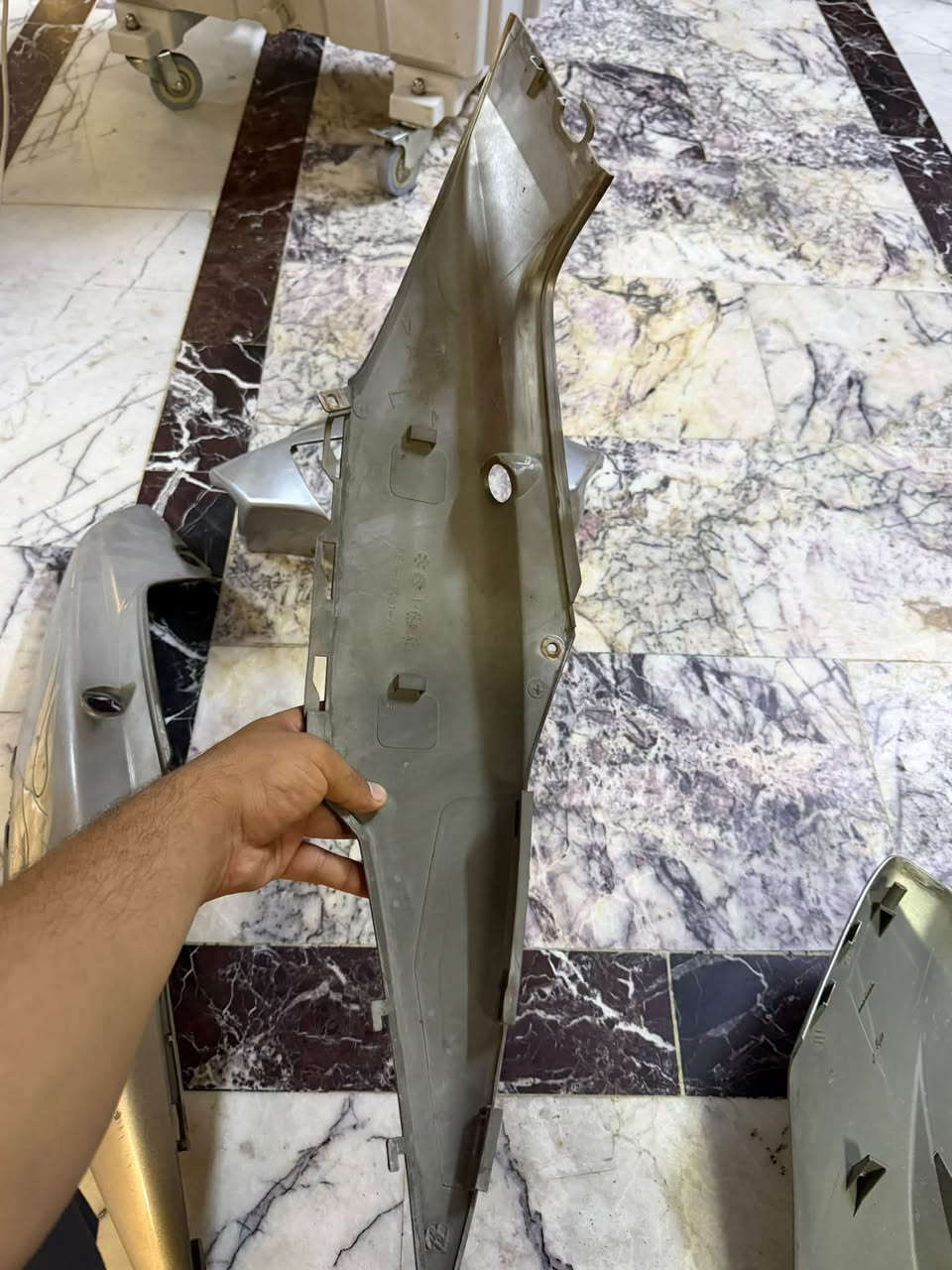 سلام عليكم كفرات ماكس عدله كفرات زلغ  ما بيهن ليط كامله ختم واحد الكفر نضافه 100/100العنوان البلديات مخازن سمنت السعر 90الف  رقم ***********متواجد فقط اتصال
