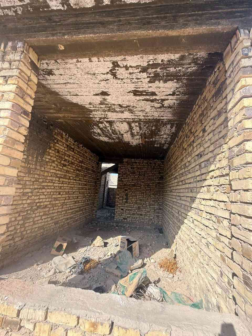 الهيكل معروض للبيع مساحته ١٠٠ م الواجهه ٧م و١٧سم والنزال ١٤م بالقرب منه عمود الكهرباء ومسحوبله ماء عنوانه حله منطقة ابو خستاوي يقع مابين شارع الغسل وشارع سيد علي شارعه ٦م اليرغب بالشراء الإتصال على هذا الرقم ***********
